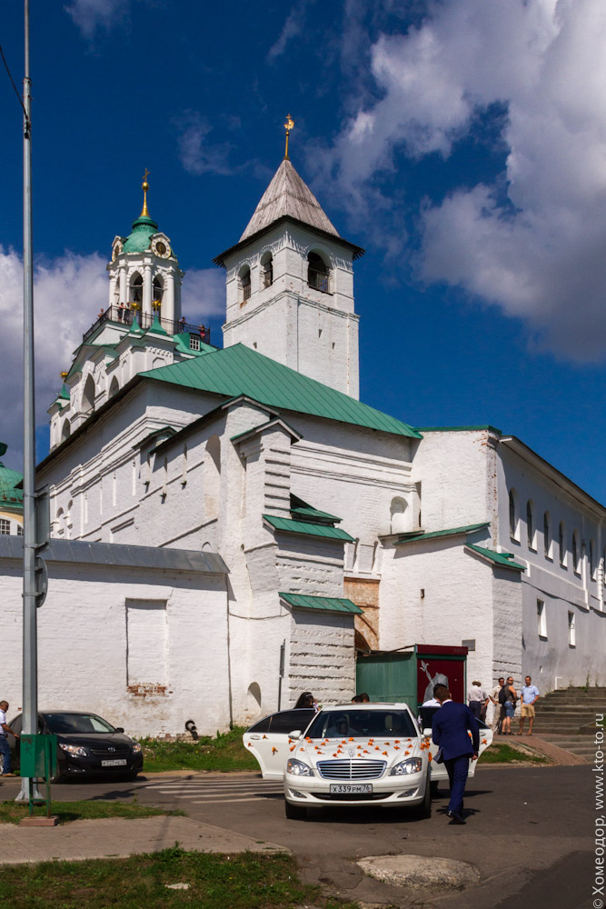 Свадьба у Кремля в Ярославле